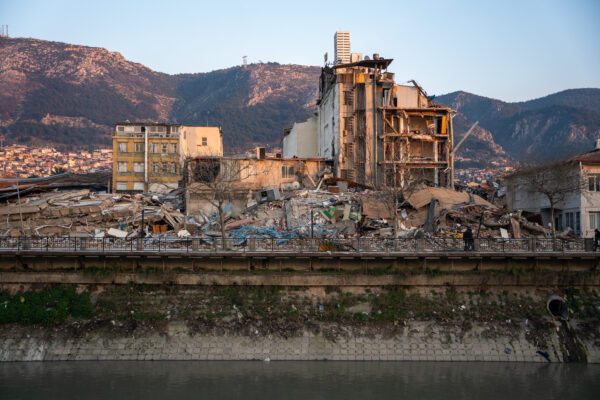 A Semi Destroyed Building Standing Amongst Rubble, Located In Antakya, Turkiye. Photo Ingrid Woudwijk