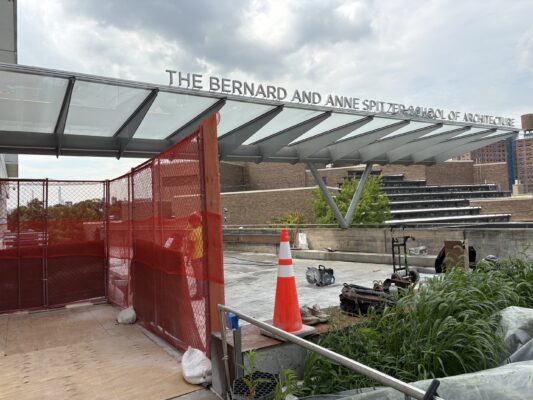 Replacement of the plaza deck at the main entrance